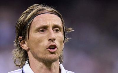 Luka Modric: Croatia midfielder signs new one-year deal at Real Madrid