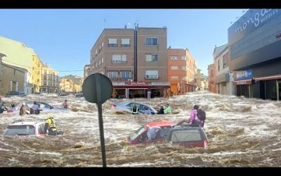 Half the cities in Spain sinking! Super floods wash away cars in Cuenca