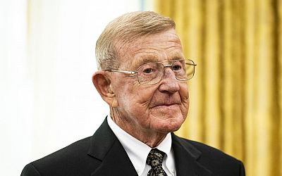 Lou Holtz stands by Ohio State remark -- Good, not great team