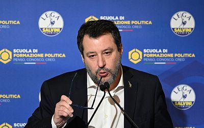 Hands off the police says Salvini amid Pisa baton charge row
