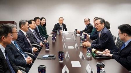 FM meets with S. Korean businesspeople in New York