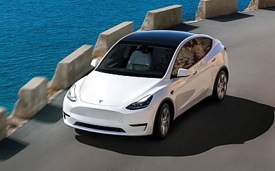 Tesla presenta Model Y Long Range a trazione posteriore: si punta su prezzo e autonomia