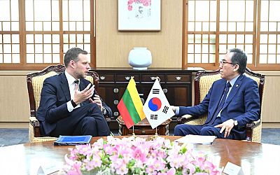 FM Cho discusses bilateral ties with Lithuanian counterpart in Seoul as embassy opens