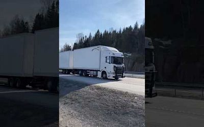 #truckspotting #truck #sweden #scania #scaniav8 #honk @truckspotter_medelpad @Jltruckspottar