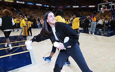 Fever's Caitlin Clark pumps up Pacers crowd before Game 3 vs. Bucks