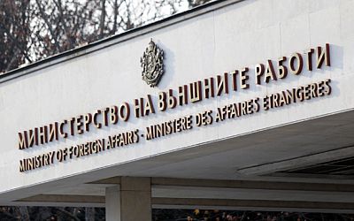 Foreign Ministry posts additional staff at consular offices to meet the needs of the tourist industry