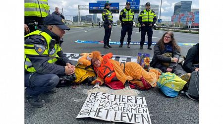 Amsterdam climate protest blocks A10 highway; Pro-Palestinian group blocks central road