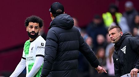 Mo Salah and Jurgen Klopp in touchline row with Liverpool star forced to intervene