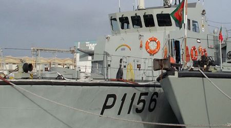 VRSA: Navy extinguish fire on vessel at commercial pier