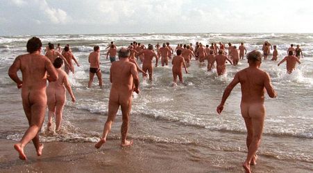 Sardinia town to let nudists marry on the beach