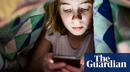 Stop children using smartphones until they are 13, say French experts in report