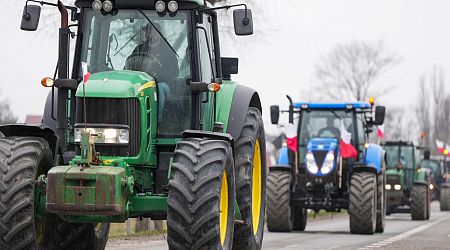Polish farmers suspend blockade of Ukraine border