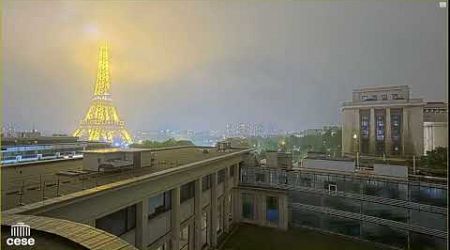 Foudre sur la Tour Eiffel 1er mai 2024.