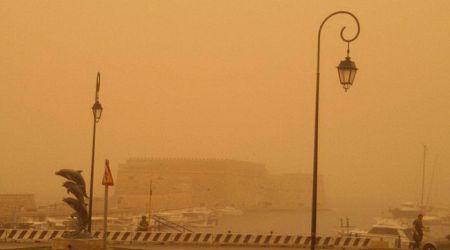Strong winds disrupt ferries, bring cloud of dust to Crete