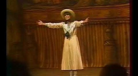 Chantal Goya - Le Soulier qui vole : Le Salut Final (Spectacle de 1980)