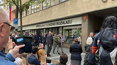 Ceremony outside Czech Radio building commemorates Prague Uprising of May 1945
