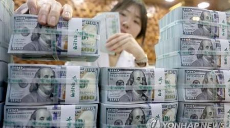 Foreign reserves down in April on decreased deposits, dollar's rise