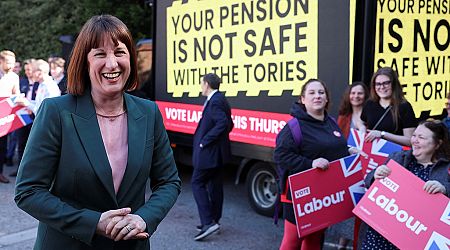 Labour seeks to thwart Sunak over living-standards comeback