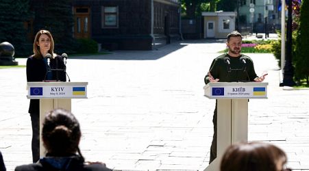  [WATCH] Zelensky and Metsola speeches interrupted by air raid sirens 