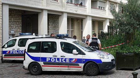 Man shoots 2 officers in Paris police station