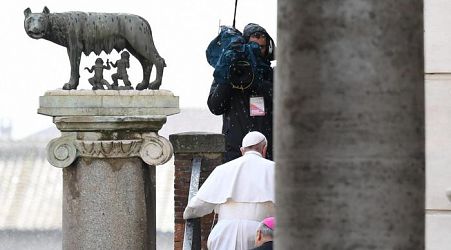 Pope to visit Rome city hall on June 10