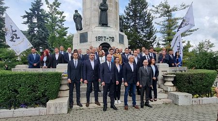 Vazrazhdane Opens Election Campaign for European, Snap General Elections in Downtown Veliko Tarnovo