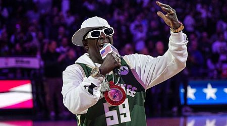 Flavor Flav agrees to be U.S. women's water polo team hype man
