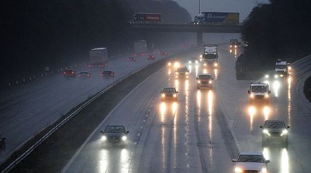 Ireland thunderstorm tracker as weather warning issued with 'mini heatwave' soon to collapse