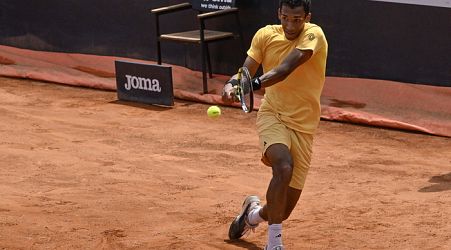 Tennis: Climate protesters halt play at Italian Open