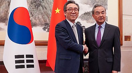 (3rd LD) Wang voices hope to develop bilateral ties with S. Korea 'without interference'