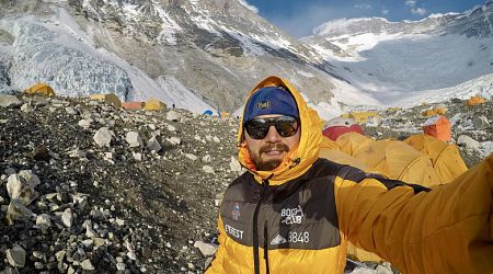 Romanian Climber Conquers Mount Everest