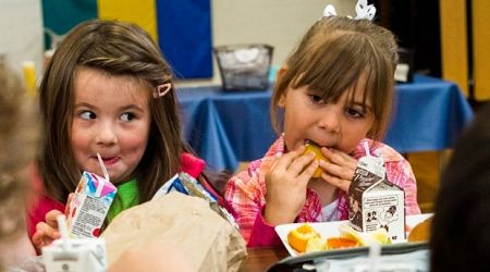 Trudeau stops in Winnipeg to promote federal school nutrition program