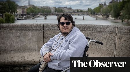Eurostar reverses wheelchair policy that left user stranded, after Observer campaign