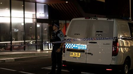 Police officer stabbed in Sydney's city center