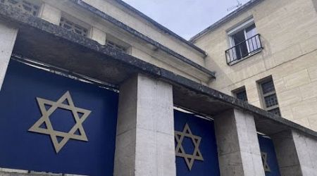 Hundreds gather in Paris to light candles after synagogue attacked