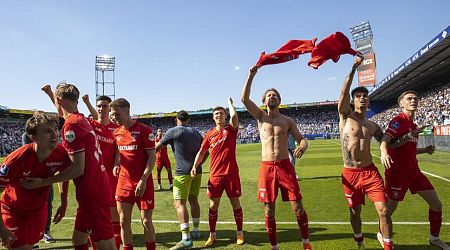 FC Twente keep their cool to secure third place as AZ blows a 3-0 lead