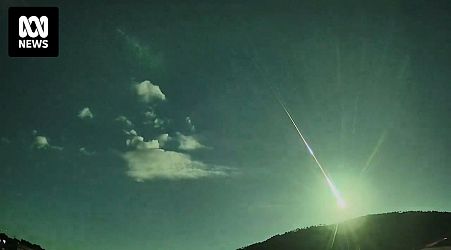 Comet fragment lights up sky in a blue-green hue over Spain and Portugal
