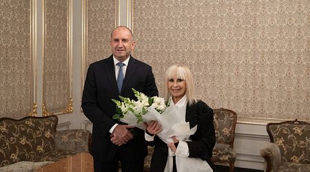 Prima of Bulgarian Popular Music Receives Presidential Badge of Honour