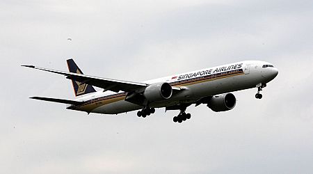 Four Irish passengers on Singapore Airlines flight in which man died during severe turbulence