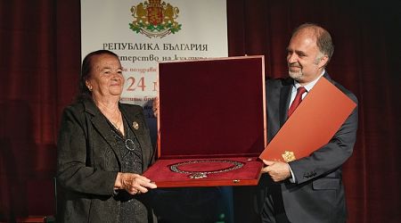  Culture Minister Awards Over 80 Artists, Cultural Activists for Their Contribution to Development of Bulgarian Spirituality on May 24