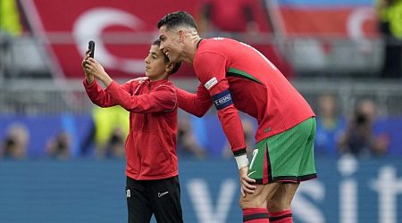 No goals but selfies for Ronaldo in Portugal's chaotic 3-0 win over Turkey at Euro 2024