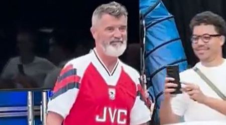 Roy Keane wears an ARSENAL shirt on ITV as giggling Ian Wright says 'Man Utd fans are going to do their nut'