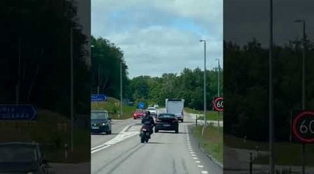 Crazy Motorcycle Driver #baddrivers #motorcyclelife #motorcyclist #sweden