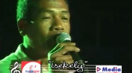 Mahaleo - Isekely | Live at Palais Des Sports ca. 2004 (re-upload)