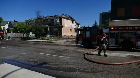 Firefighters extinguish 7 structure fires over weekend, City of Winnipeg says