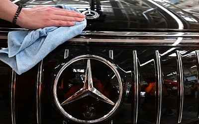 Sales and profits fall at Mercedes in Q2