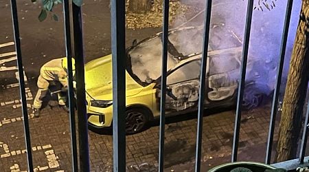 WATCH: Dramatic scenes as firefighters tackle car on fire in Rotherhithe