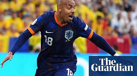 Donyell Malen double sinks Romania to put Netherlands in last eight