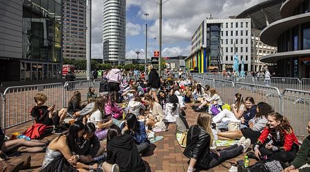 Hundreds of Taylor Swift fans already present at the Johan Cruijff ArenA before concert
