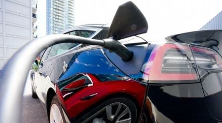 Auto dealers, manufacturers want Manitoba's new electric vehicle subsidy to apply at point of sale